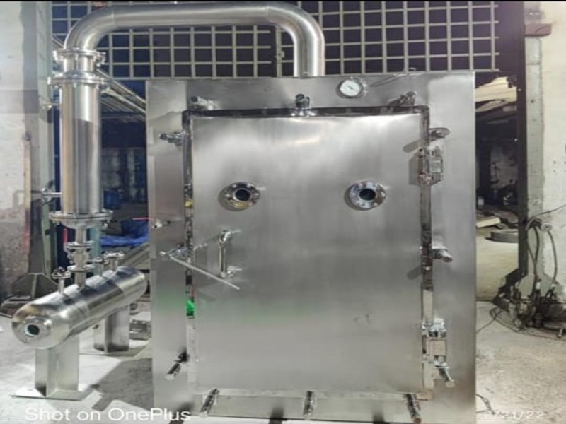 Vacuum Tray Dryer